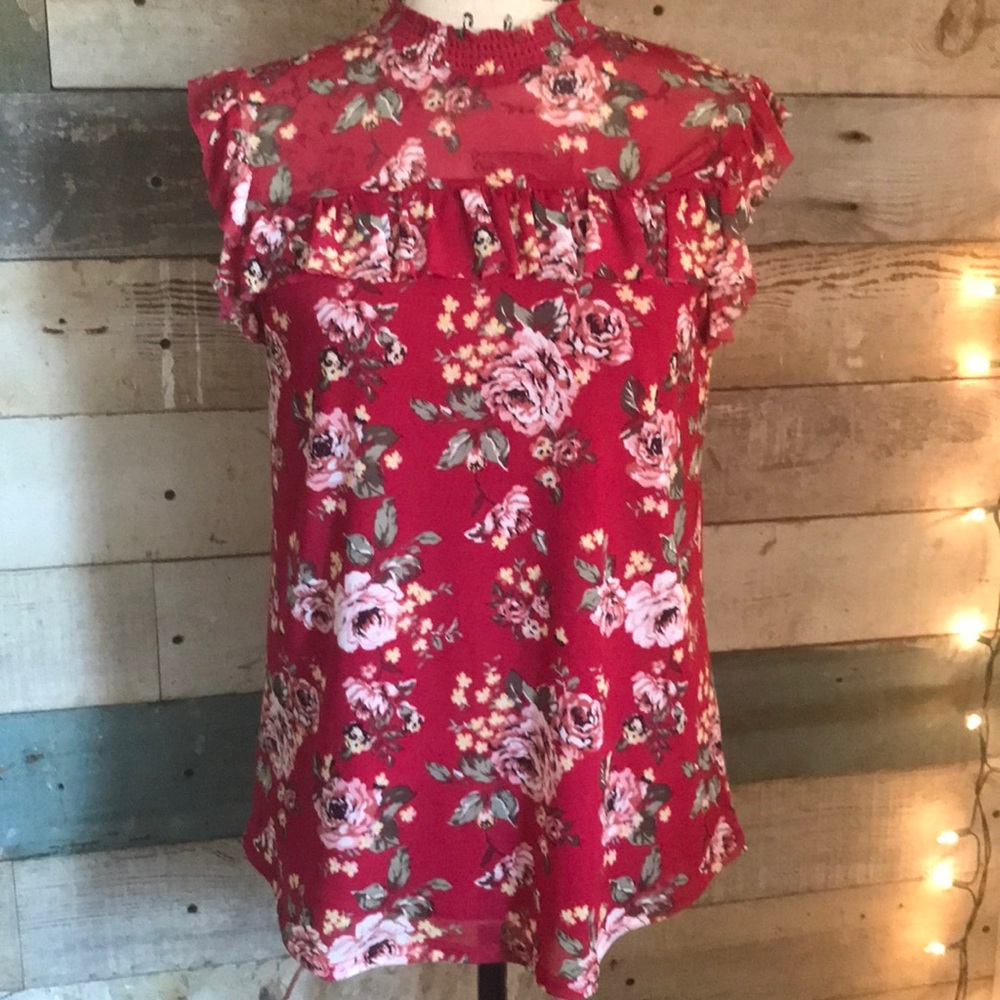 ❤️‍🔥5/$25❤️‍🔥Floral Sleeveless Top M